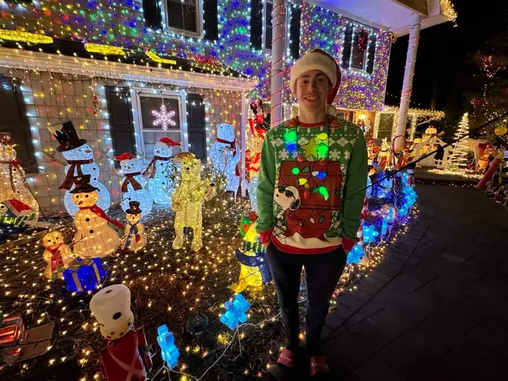 EN teen restores misfit decorations into winter wonderland benefitting Ronald McDonald House