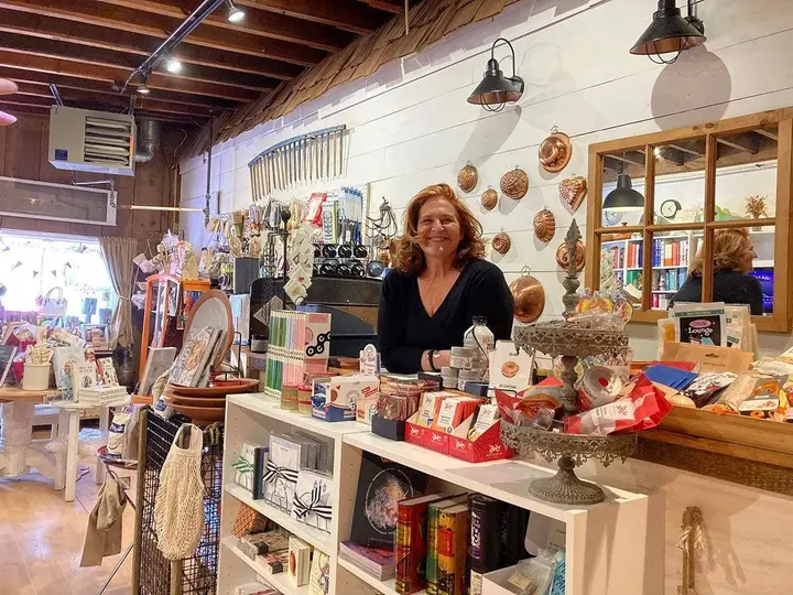 Coquus Bookstore to make move from down the alley to Centerport