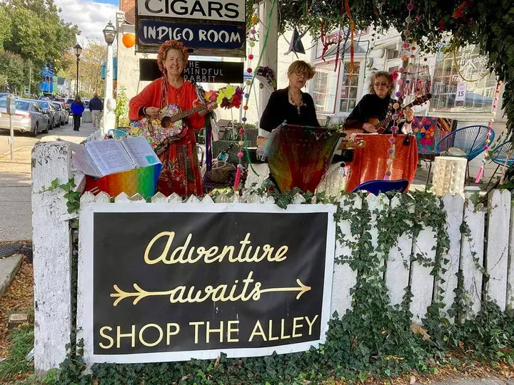 ArtWalk 2021 takes it to the streets, and stores, with live music and local art