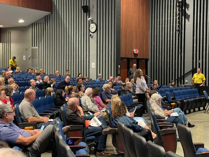Overwhelming rejection to sale of district buildings voiced at BOE meeting
