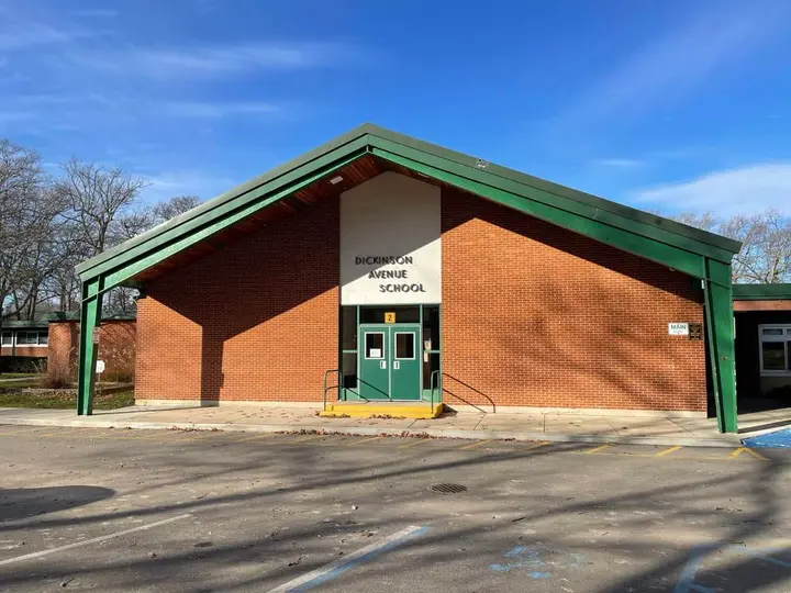 Lease for Dickinson signed by both parties, agreement details explained