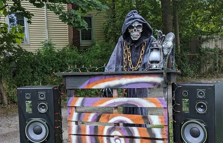 Local tour: Halloween enthusiasts committed to making memorable neighborhood displays