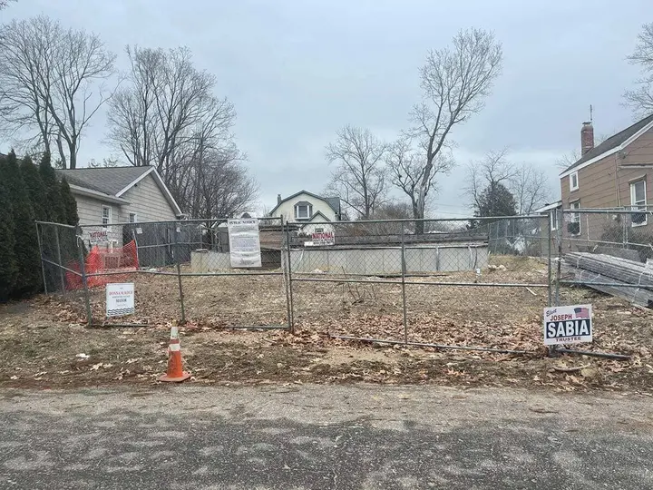 Opinion: Election signs on vacant Kehoe property raise questions