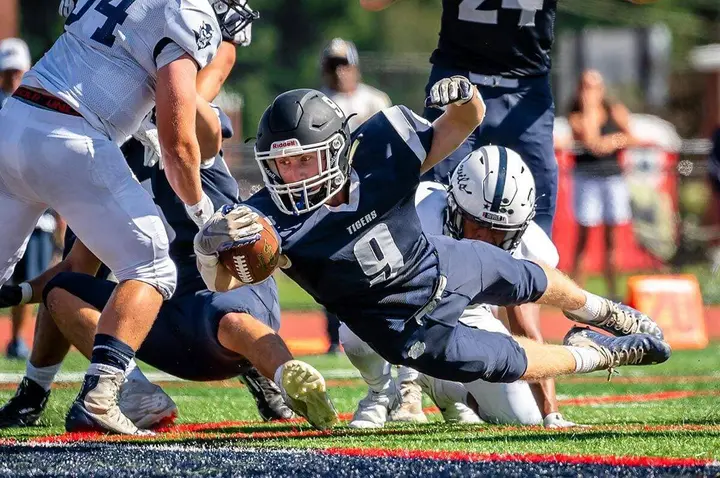 Tigers shut out Huntington on homecoming day, celebrate with major school spirit