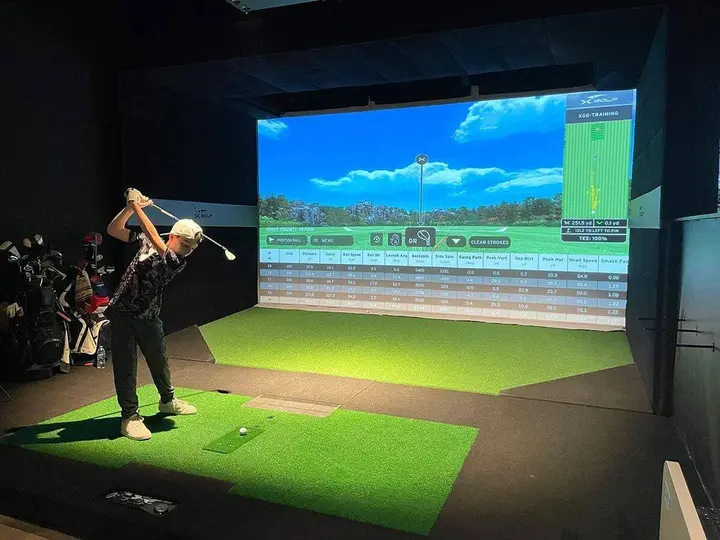 X-Golf brings indoor golfing closer to home, with 10K square-foot location in Commack