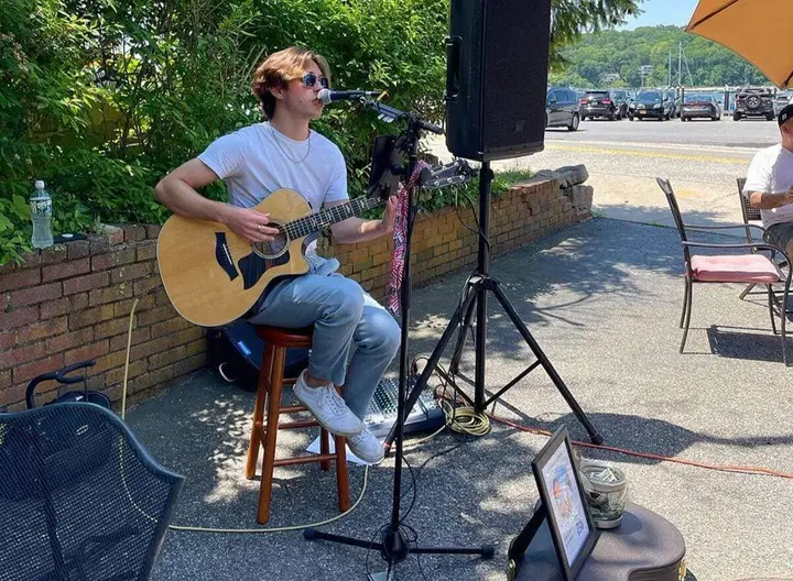 Live music at Copenhagen Bakery stopped; residents sign petition after Village issues code violation
