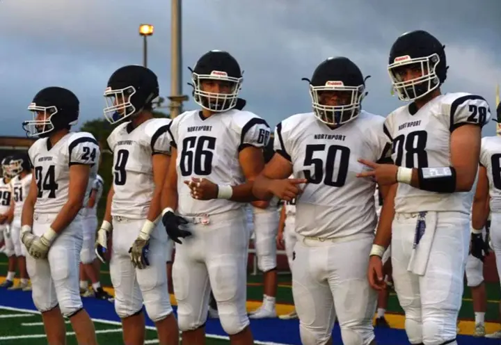 Tigers avenge last season’s playoff loss with a 21-7 victory over West Islip