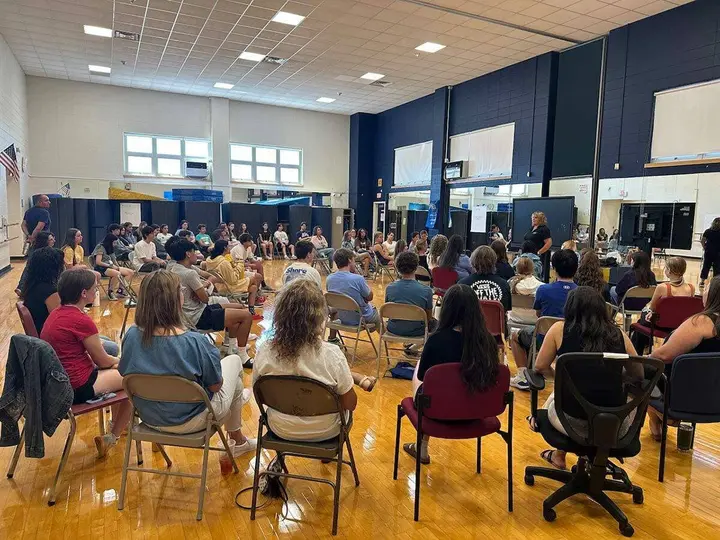 New student mentor program at Northport High School offers freshmen a chance to connect