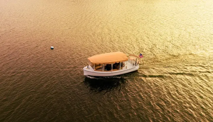 La bella vita: The newest way to cruise Northport Harbor is fun, sophisticated and... electric