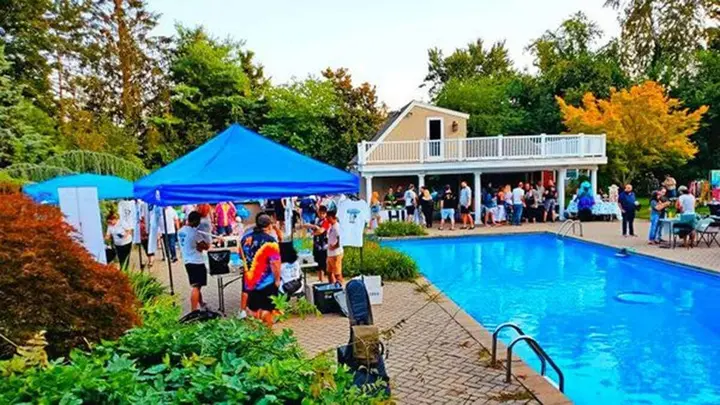 “Super Friendliness” hash club gathers in Northport to puff (or not) at peace