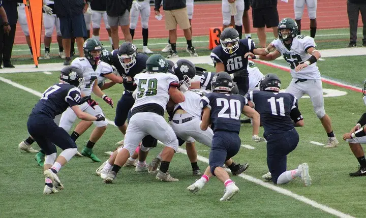 Tigers football suffers its first loss at the hands of Lindenhurst